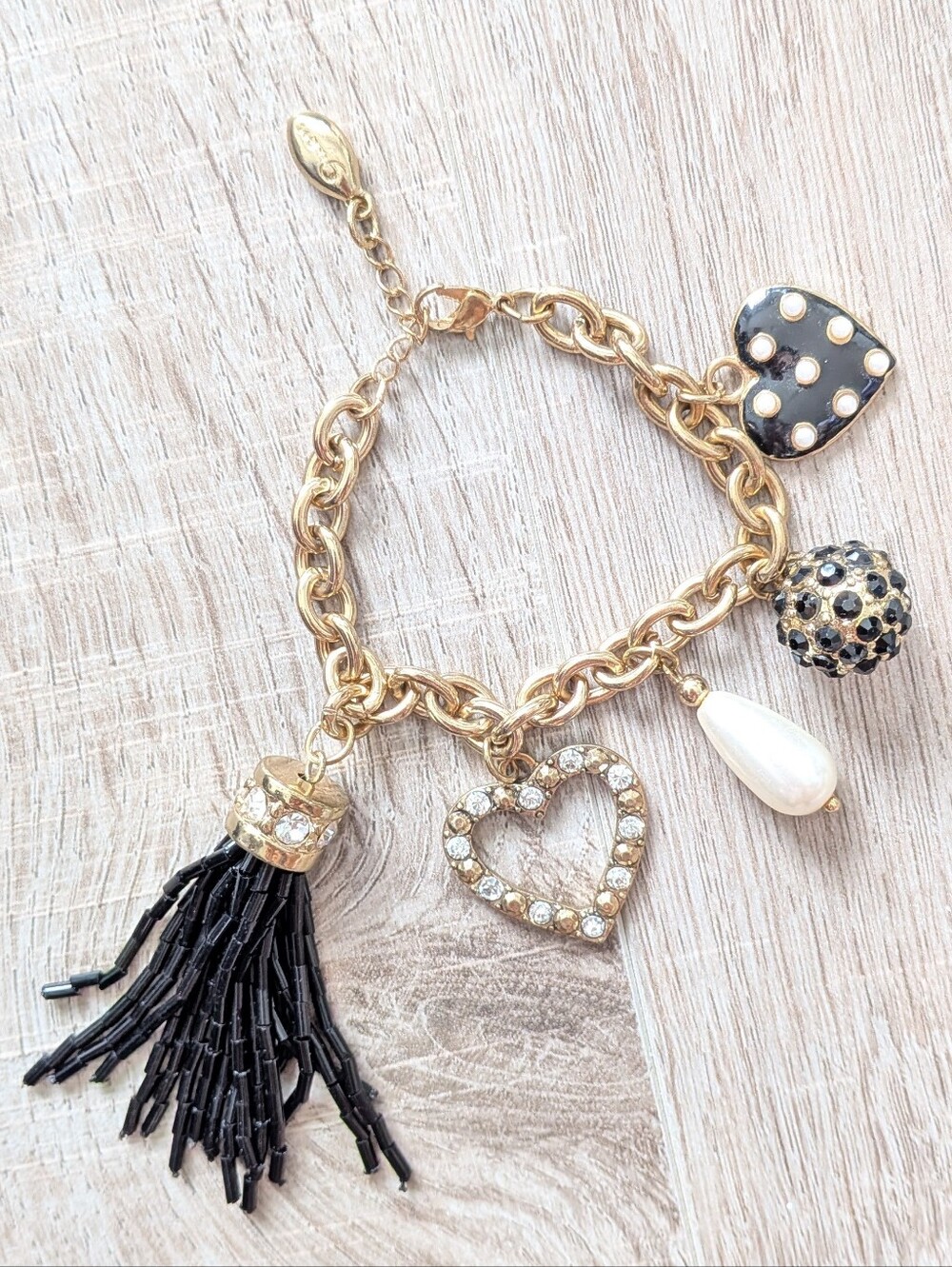 NWOT GUESS Gone-tone Multi-Charm Bracelet Tassel Rhinestone Heart Pearl